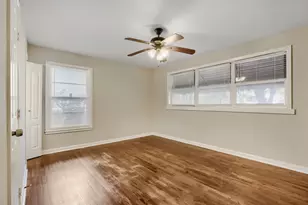 1811 W College St, Sherman, TX 75092 - Photo 9