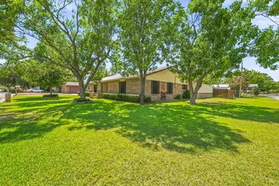 1420 Green Street, Graham, TX 76450 - Photo 5