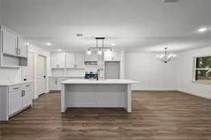 909 Robertson Rd, Grand Prairie, TX 75050 - Photo 11