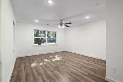 909 Robertson Road, Grand Prairie, TX 75050 - Photo 17