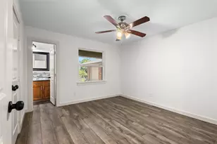 909 Robertson Rd, Grand Prairie, TX 75050 - Photo 25