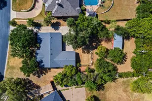909 Robertson Rd, Grand Prairie, TX 75050 - Photo 33