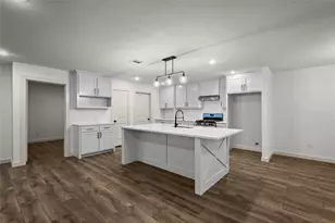 909 Robertson Rd, Grand Prairie, TX 75050 - Photo 7