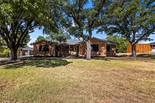 909 Robertson Rd, Grand Prairie, TX 75050 - Photo 3
