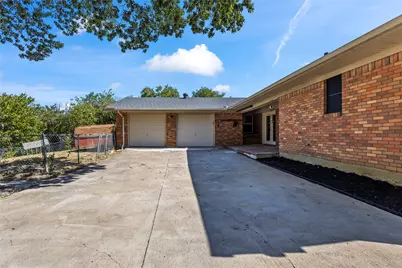 909 Robertson Road, Grand Prairie, TX 75050 - Photo 27