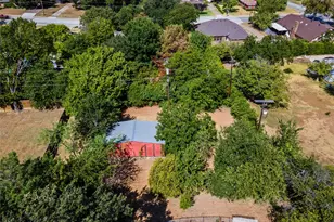 909 Robertson Rd, Grand Prairie, TX 75050 - Photo 35