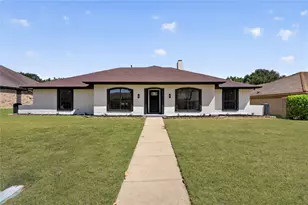 319 Hummingbird Ln, Duncanville, TX 75137 - Photo 1