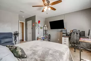 1013 Hidden Lake Dr, Burleson, TX 76028 - Photo 13
