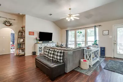 1013 Hidden Lake Drive, Burleson, TX 76028 - Photo 5