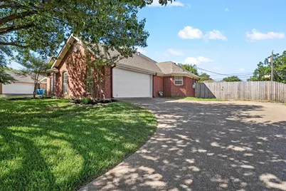 325 Fannin Drive, Hewitt, TX 76643 - Photo 3
