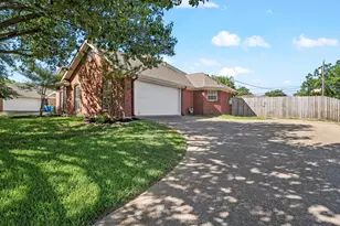 325 Fannin Dr, Hewitt, TX 76643 - Photo 3