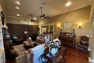 1602 Jefferson St, Bowie, TX 76230 - Photo 9