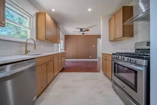 2901 Maple Dr, Garland, TX 75042 - Photo 11