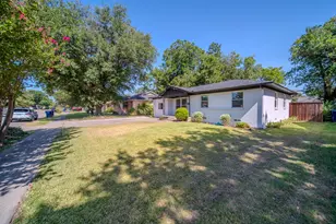 2901 Maple Dr, Garland, TX 75042 - Photo 3