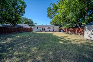 2901 Maple Dr, Garland, TX 75042 - Photo 17