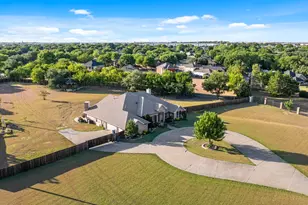 1055 The Meadows Pkwy, DeSoto, TX 75115 - Photo 37
