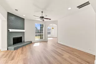 2124 Newport Dr, Flower Mound, TX 75028 - Photo 5