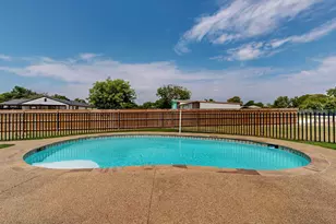 208 Ponderosa Ln, Burleson, TX 76028 - Photo 17