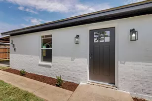 208 Ponderosa Ln, Burleson, TX 76028 - Photo 1