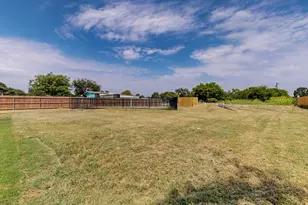 208 Ponderosa Ln, Burleson, TX 76028 - Photo 15