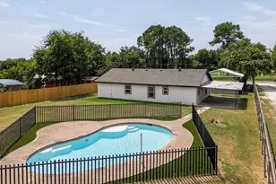 208 Ponderosa Ln, Burleson, TX 76028 - Photo 13