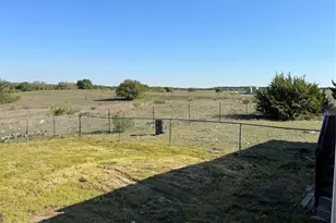 910 Star Dr, Granbury, TX 76049 - Photo 9