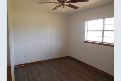502 Travis Street, Ranger, TX 76470 - Photo 11