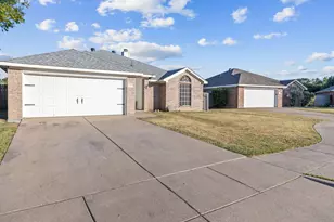607 Meadowbrook Dr, Burleson, TX 76028 - Photo 3