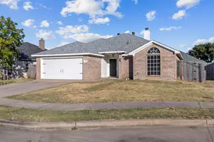 607 Meadowbrook Dr, Burleson, TX 76028 - Photo 1