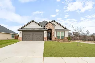 102 Clover Cir, Weatherford, TX 76086 - Photo 1