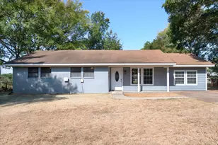 825 Southwood, Fairfield, TX 75840 - Photo 1