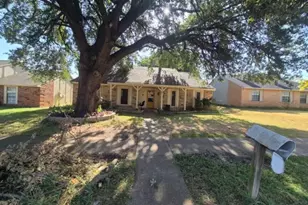 7306 Red Osier Rd, Dallas, TX 75249 - Photo 1