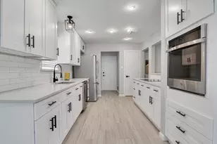 305 Northglen Dr, Hurst, TX 76054 - Photo 9