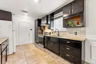 2505 Cloverdale St, Arlington, TX 76010 - Photo 13