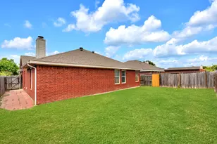 1039 Caliente Dr, Grand Prairie, TX 75051 - Photo 21