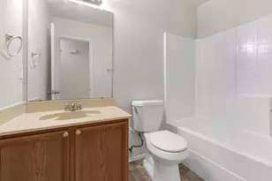 1039 Caliente Dr, Grand Prairie, TX 75051 - Photo 17