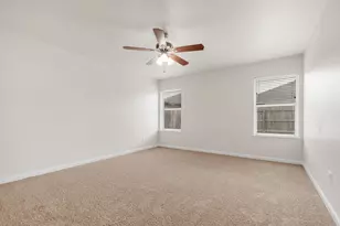 1039 Caliente Dr, Grand Prairie, TX 75051 - Photo 11