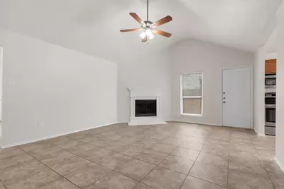 1039 Caliente Drive, Grand Prairie, TX 75051 - Photo 5