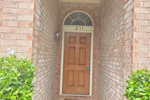 211 Crepe Myrtle Dr, Euless, TX 76039 - Photo 5