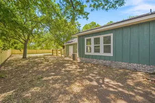 910 3rd St, Graham, TX 76450 - Photo 25