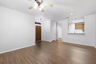 424 Legends Dr, Lewisville, TX 75057 - Photo 9