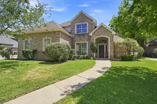 1207 Oak Crk Dr, Ennis, TX 75119 - Photo 1