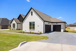 2119 Middlewood Cir, Granbury, TX 76049 - Photo 37