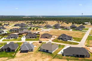 2119 Middlewood Cir, Granbury, TX 76049 - Photo 39