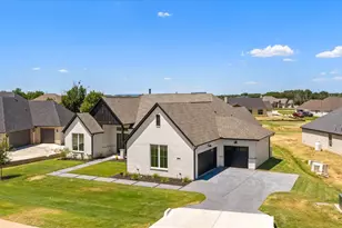 2119 Middlewood Cir, Granbury, TX 76049 - Photo 3