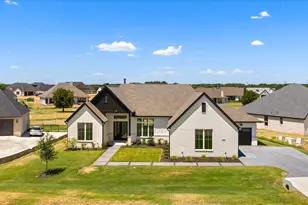 2119 Middlewood Cir, Granbury, TX 76049 - Photo 1