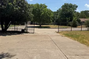 2108 Barron Ln, Fort Worth, TX 76112 - Photo 21