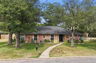 3016 Arapaho Rd, Commerce, TX 75429 - Photo 1