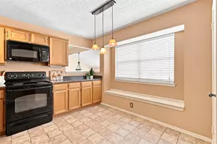 2923 Menlo Park Ln, Carrollton, TX 75007 - Photo 11