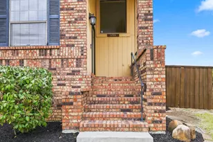 2923 Menlo Park Ln, Carrollton, TX 75007 - Photo 3